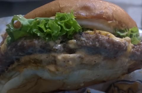 SEVEN Burgers & Beyond — photograph 3