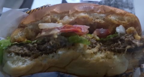 SEVEN Burgers & Beyond — photograph 6