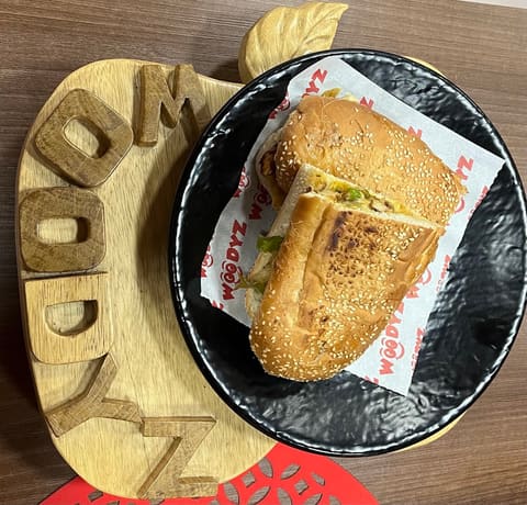 Woodyz Restaurant — photograph 5