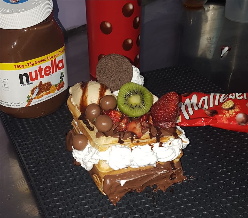 Waffle Bowl: Cocktails Boza, Crepe