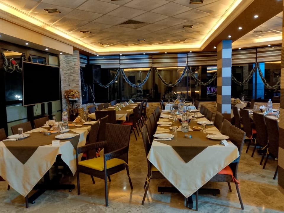 Global Bites Resto & Café