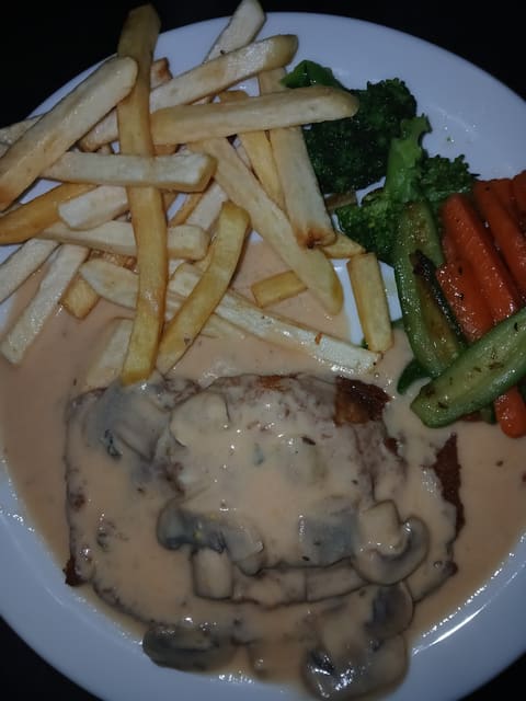 Global Bites Resto & Café — photograph 5