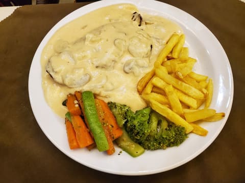 Global Bites Resto & Café — photograph 6