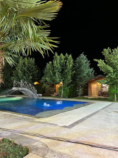 EAST RESORT — photograph 3