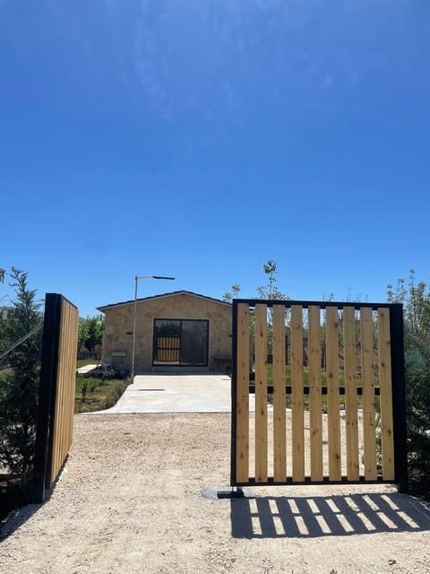 Anjar Guesthouses — photograph 2