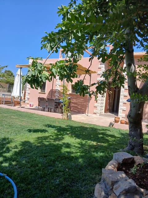 Bitias Koutchem Guesthouse — photograph 3