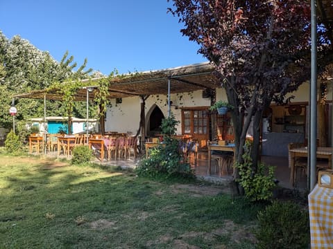 Al Khan Al Makssoud Restaurant — photograph 4
