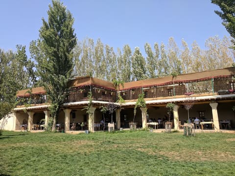 Al Khan Al Makssoud Restaurant — photograph 5