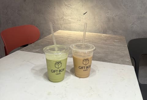 Giftbox cafe — photograph 2