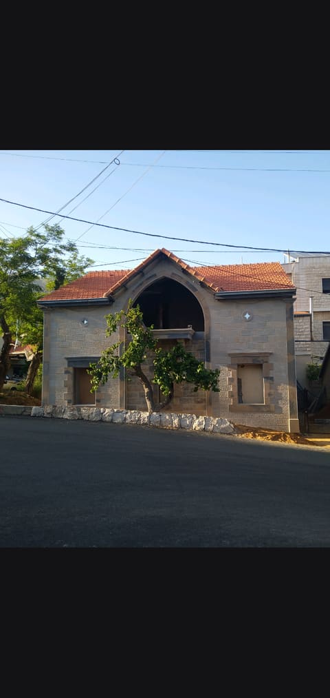 Old house — photograph 2