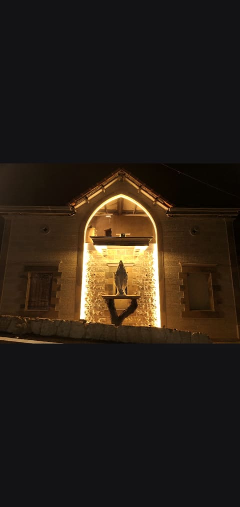 Old house — photograph 3