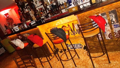 O'clock Coffee Shop & Pub — photograph 4