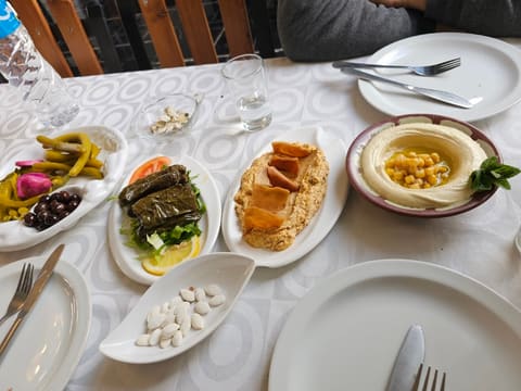 Mashhour Restaurant — photograph 2