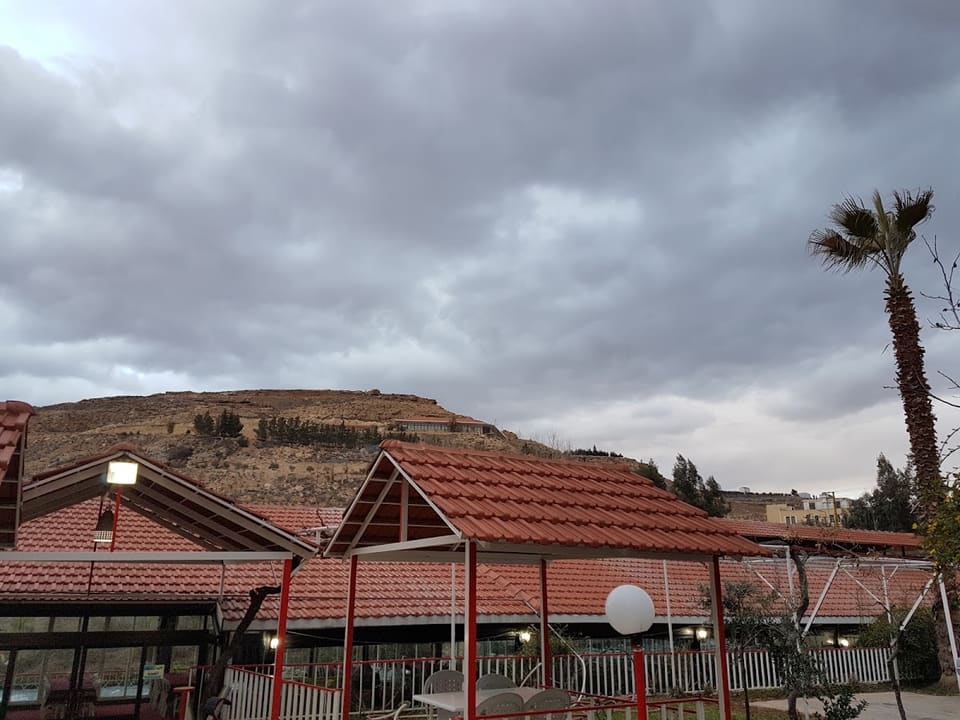SAMAKA Restaurant and Motel