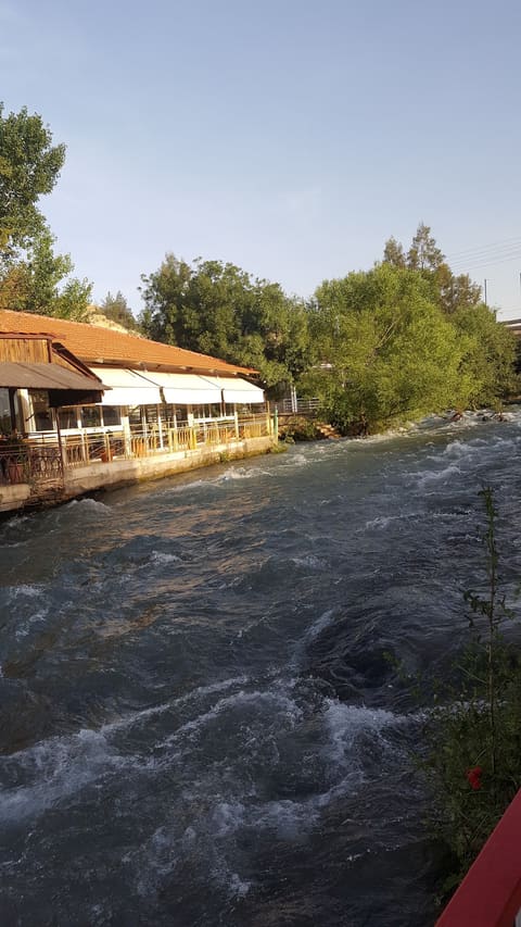 SAMAKA Restaurant and Motel — photograph 2