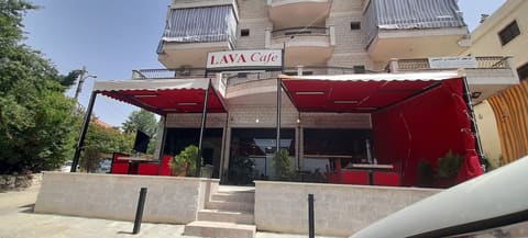 Lava Cafe — photograph 3
