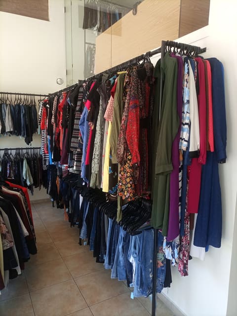 all in outlet — photograph 5
