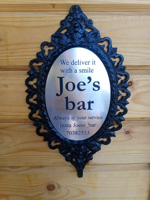 Joe's Bar — photograph 5
