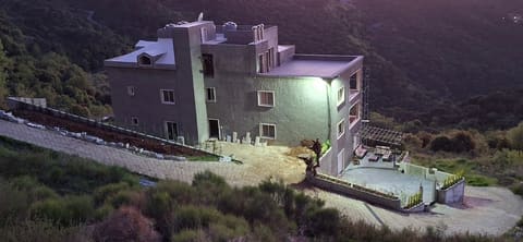 Lattouf residence — photograph 2