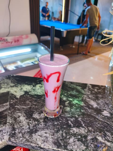 Q9-cafe — photograph 3