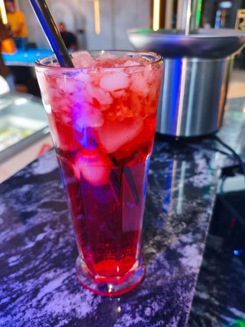 Q9-cafe — photograph 5