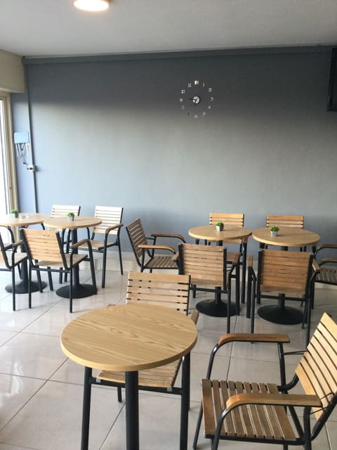 Coffee nine — photograph 3
