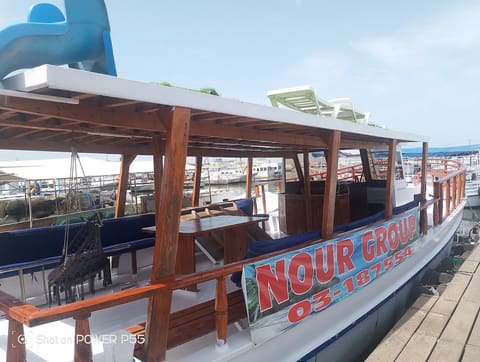 Tourist boat trip — photograph 3