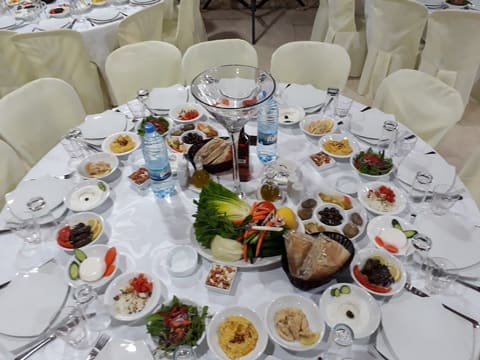 Al Yatoun Restaurant — photograph 2