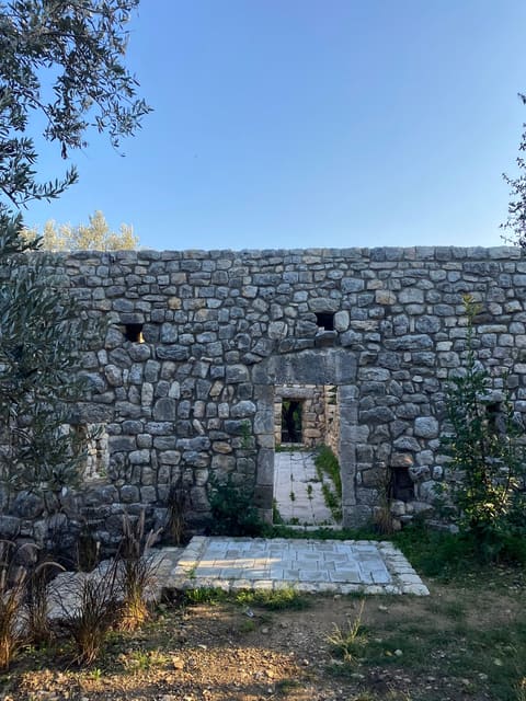 Roofless Cursader Church — photograph 2