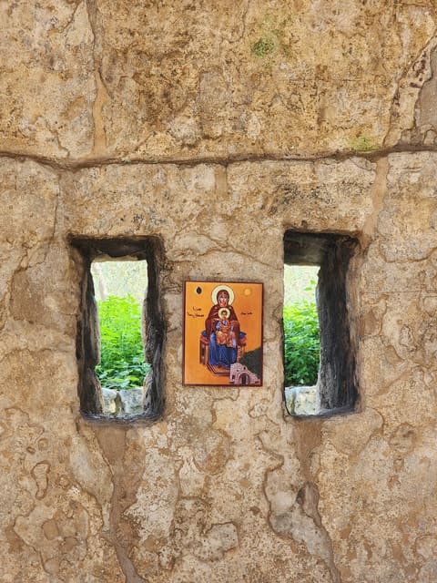 Roofless Cursader Church — photograph 4