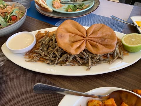 Set Mona Restaurant — photograph 2