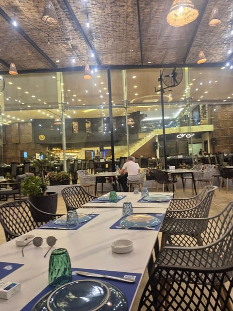 Set Mona Restaurant — photograph 5