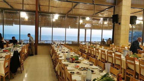 Manarat Al Khalij - Restaurant — photograph 2