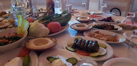 Manarat Al Khalij - Restaurant — photograph 3