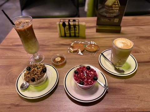 5 Beans Coffee Shop — photograph 2