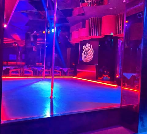 Swan Super Night Club — photograph 5