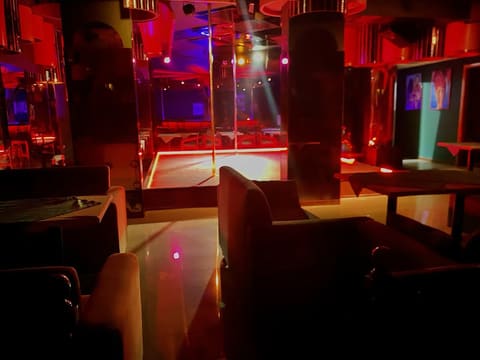 Swan Super Night Club — photograph 6