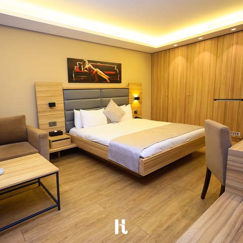 Heaven Hotel — photograph 2