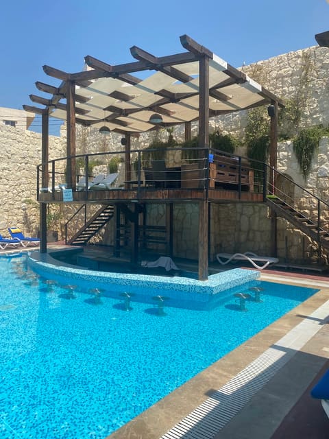 Ibiza Hotel — photograph 3