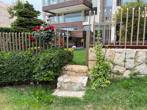 Lebanese Saints Roundabout — photograph 5