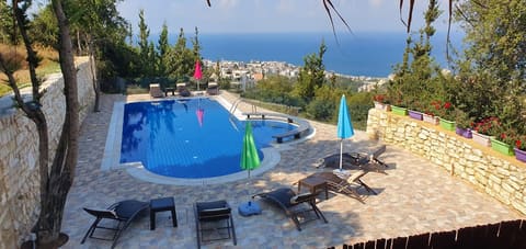 Pool and Cool — photograph 2