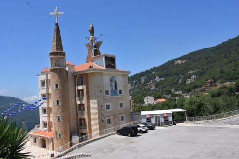 Waqf Saydeh El Inaya - Adonis Jbeil — photograph 2