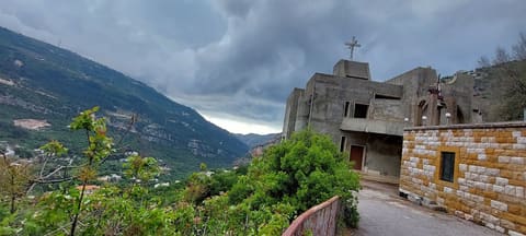 St Antonios Church — photograph 4