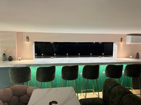 The Lounge — photograph 4