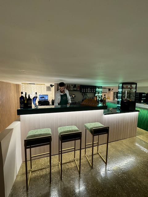 The Lounge — photograph 5