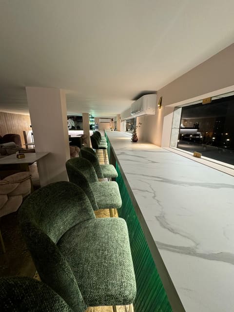 The Lounge — photograph 6