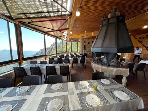 Jiddu La Milhem Restaurant — photograph 6