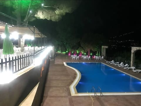 AL KAREZ resort - Kafarmatta — photograph 2
