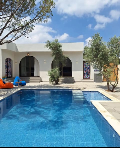 Blue waves chalet & private pool — photograph 2