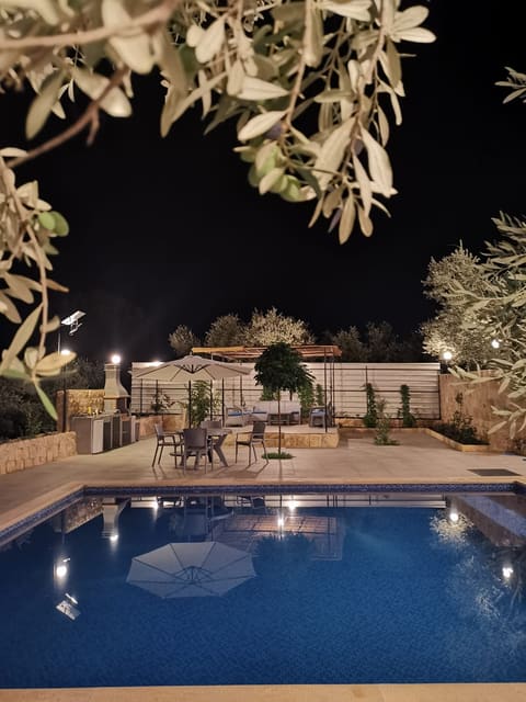 Blue waves chalet & private pool — photograph 4